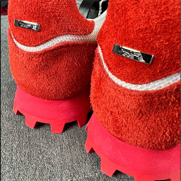 🚨LOUIS VUITTON RUNNER SNEAKER🚨 - Picture 13 of 13